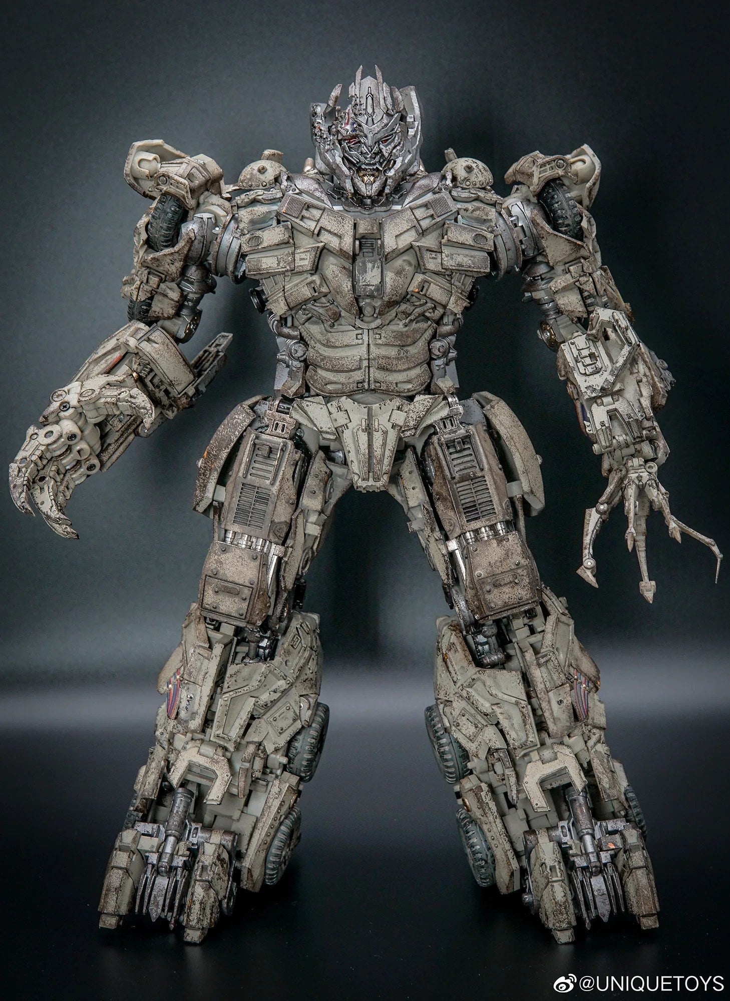 UNIQUE TOYS R-05 Desperado Dessert Color (Megatron)