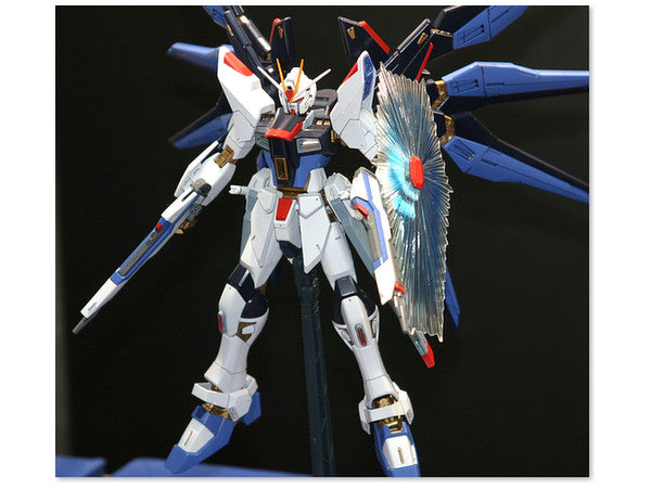 BANDAI MG 1/100 Strike Freedom Gundam